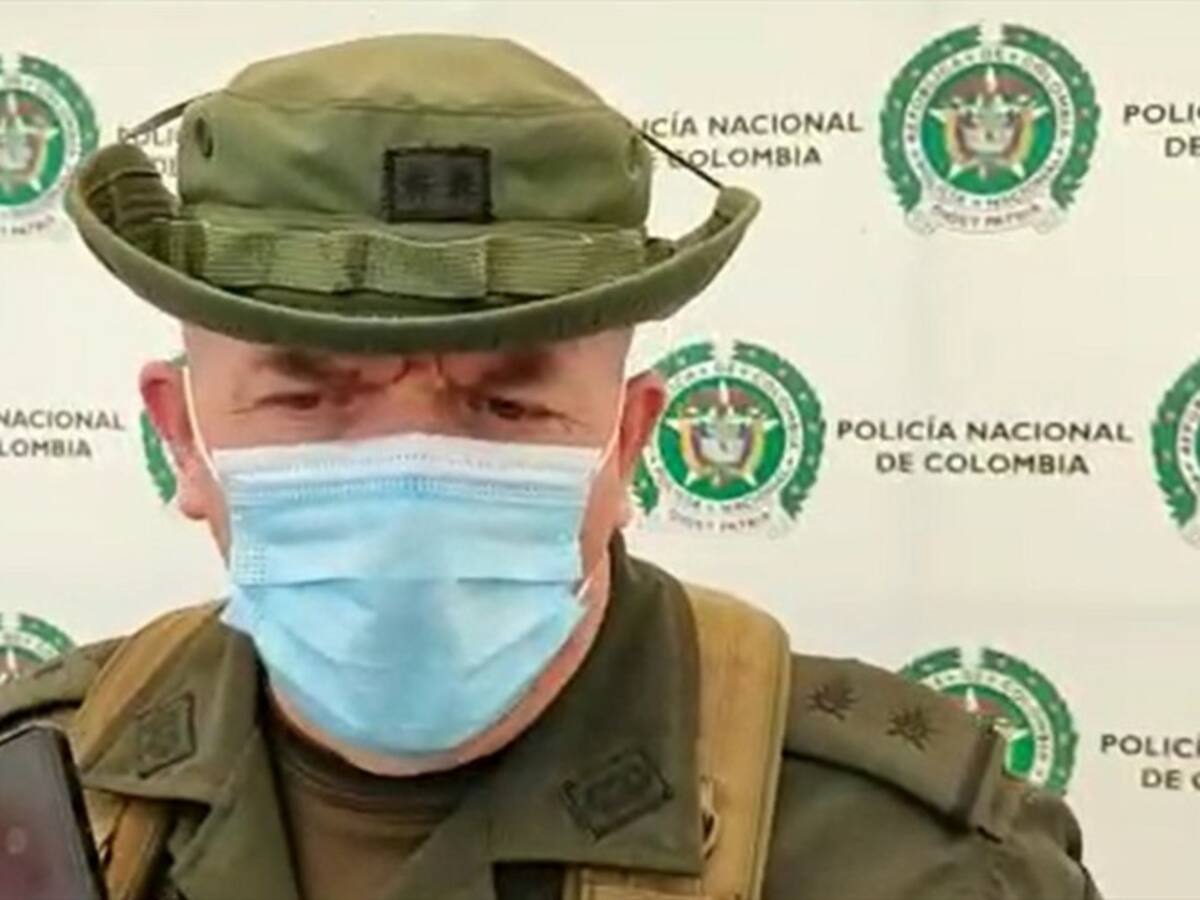Separan de sus funciones a cuatro policías que trasladaron a joven que se suicidó