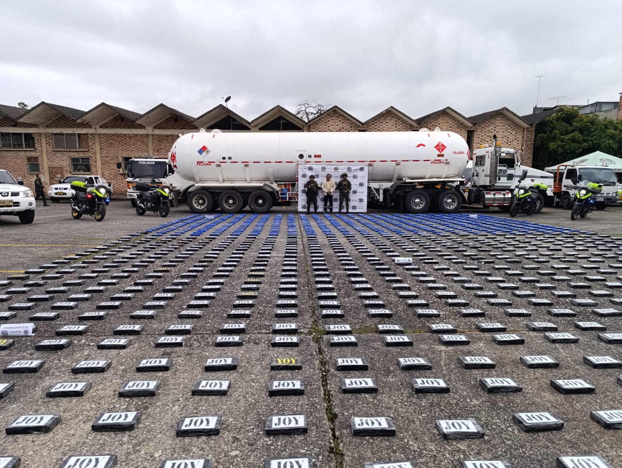 El capturado, la droga y el vehículo quedaron a disposición de la autoridad competente. Foto: Policía Nacional.