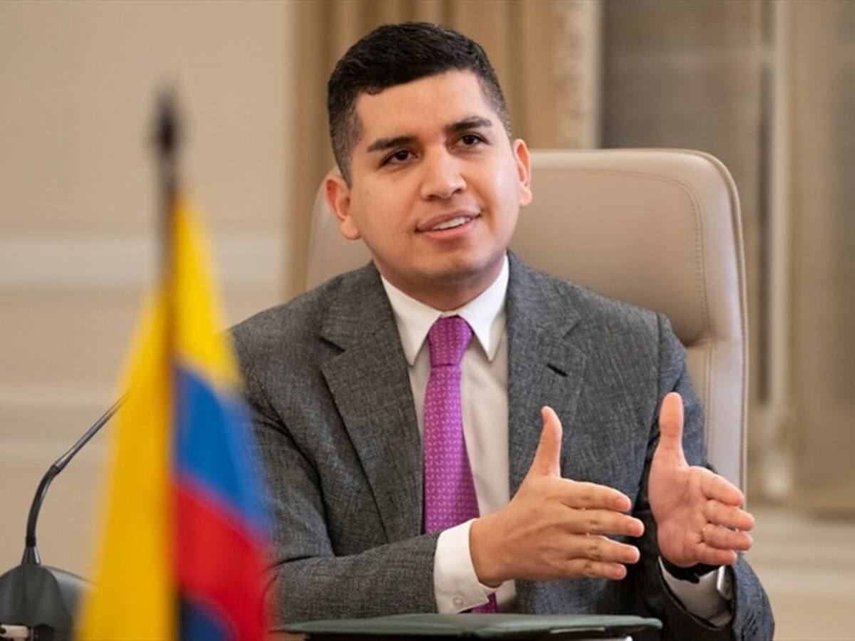 Conmovedor encuentro entre el ministro de Vivienda y su padre tras vencer el COVID