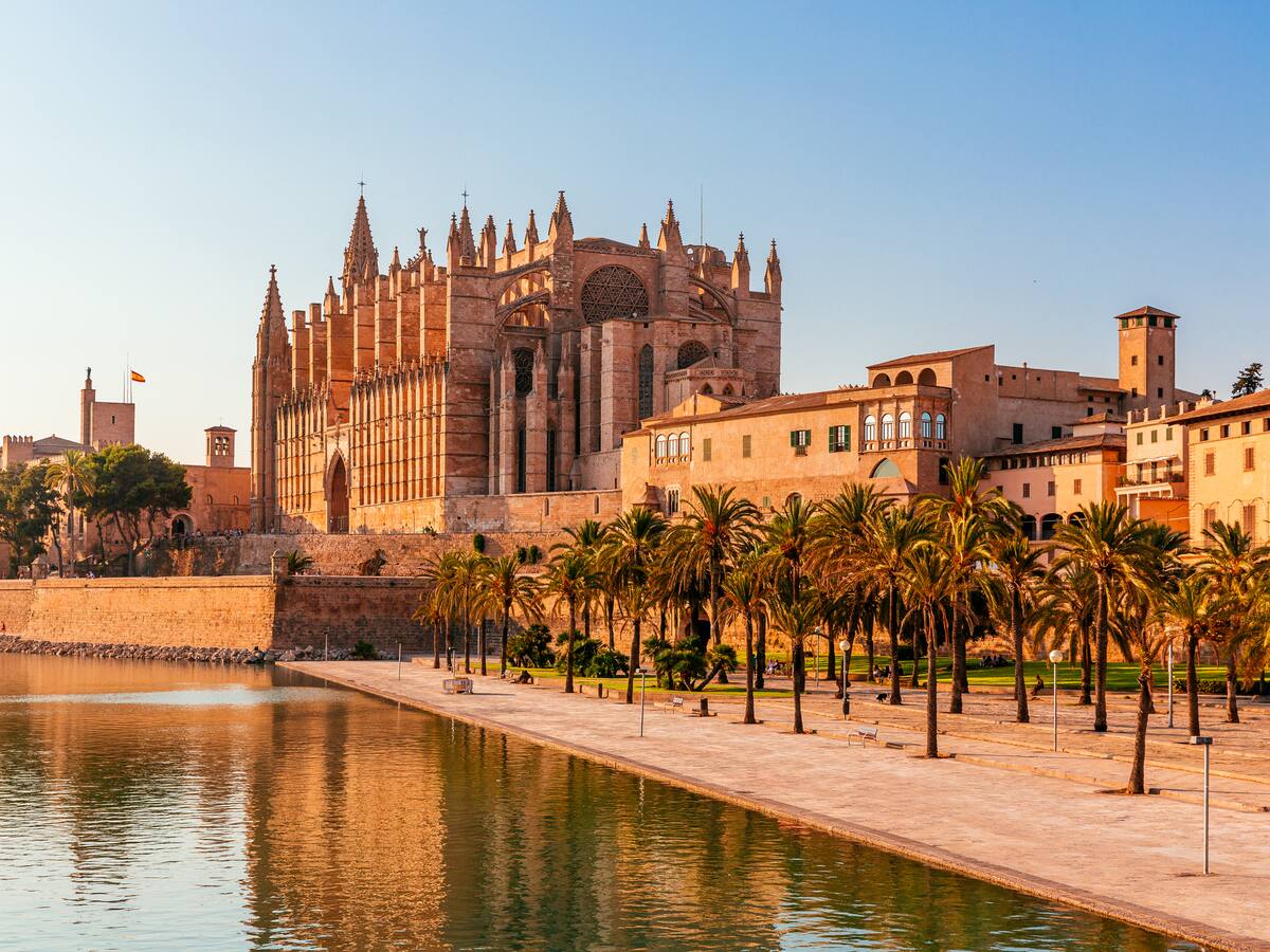 Más de 60 vacantes SENA para trabajar en España: perfiles y requisitos para aplicar