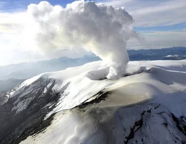 Crédito: Volcán Nevado del Ruiz. (Photo by Handout / Colombian Geologic Service / AFP) / HANDOUT