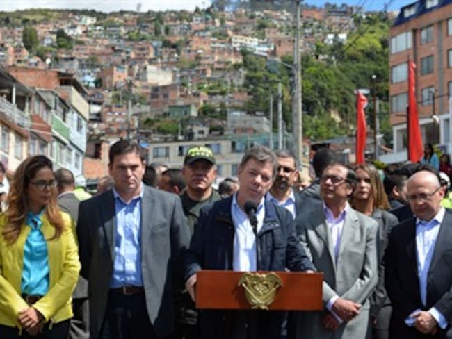 El presidente Juan Manuel Santos hizo este jueves un recorrido por el barrio El Codito. Foto: Presidencia
