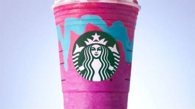 ¿Ya probaste este frappucino tan colorido?. Foto: BBC Mundo