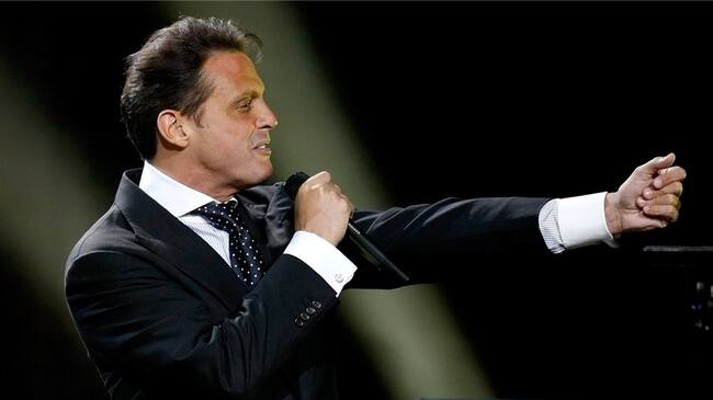 El cantante se ausentó en varias ocasiones del escenario, empezó su 'show' con media hora de retraso y dejó algunas canciones a medias.. Foto: Getty Images