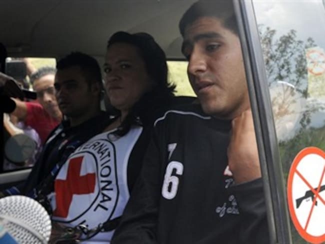 Las Farc liberan a dos policías secuestrados en el Cauca