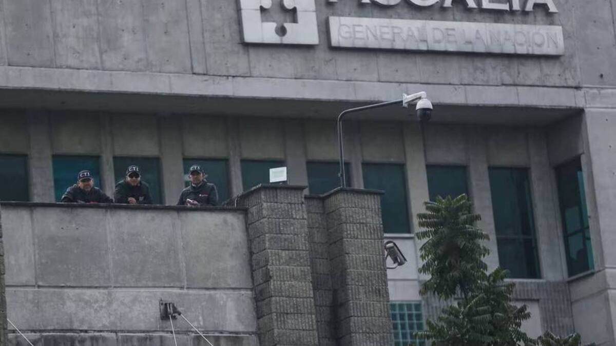 Comandante del Ejército asistirá a citación en Fiscalía tras planes del ELN contra fiscal