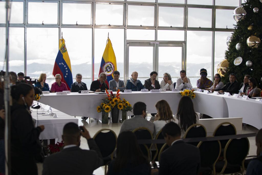 Negociadores del Gobierno colombiano y el ELN el pasado 21 de noviembre. Foto: Pedro Rances Mattey / Anadolu Agency via Getty Images