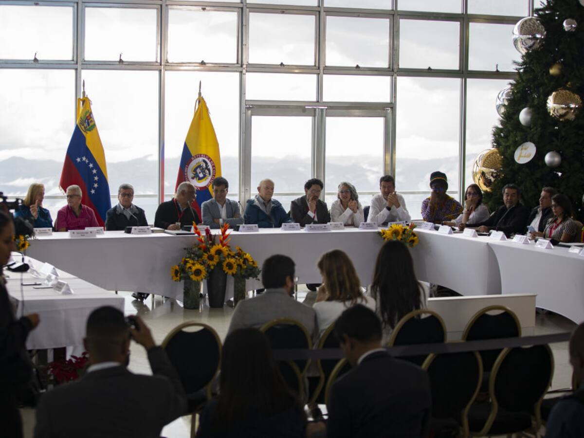 ELN y Gobierno invitan a Brasil, Chile y México a sumarse al diálogo como garantes