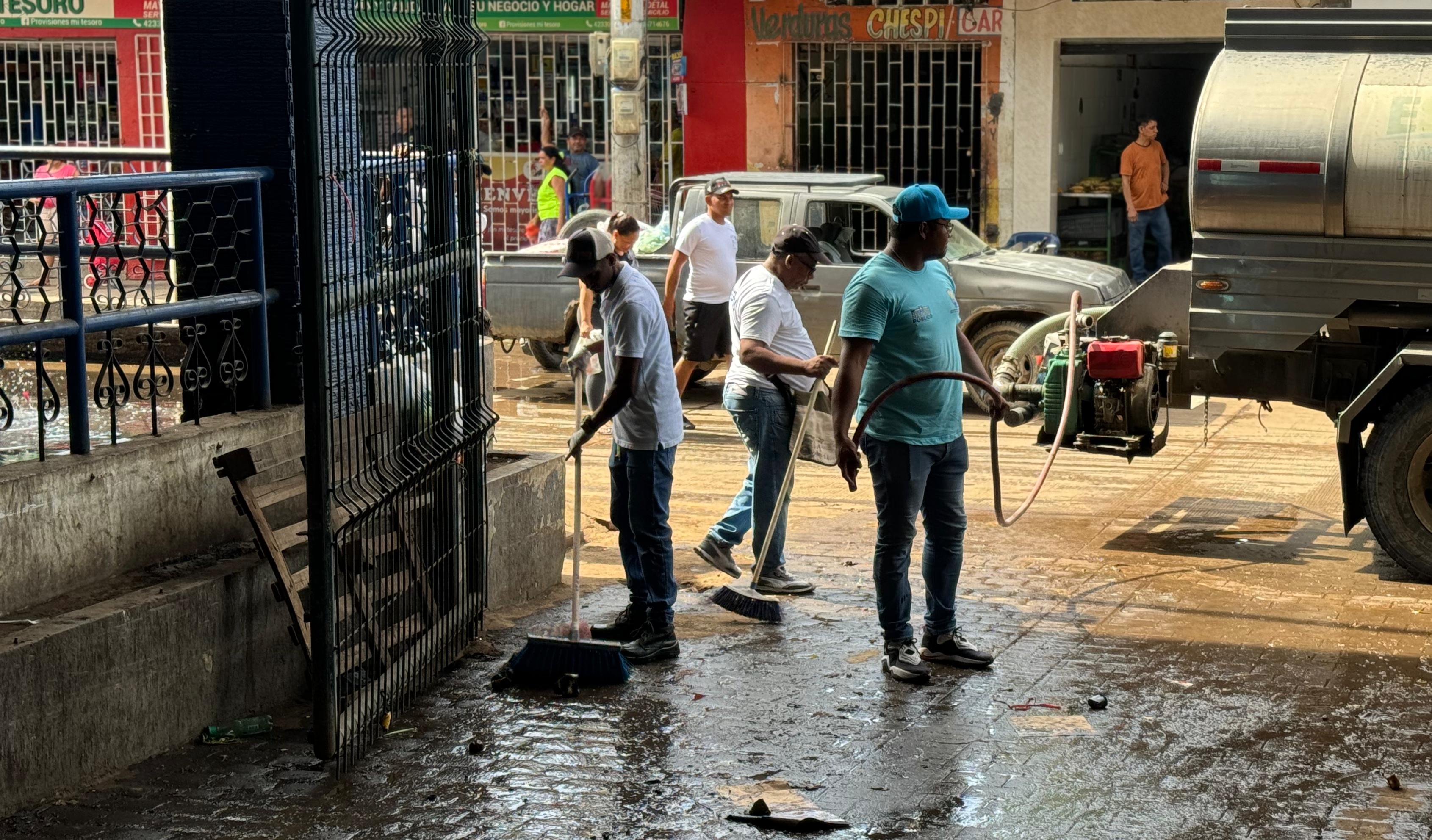 Jornada de limpieza en el Mercado Publico/ Alcaldía de Santa Marta