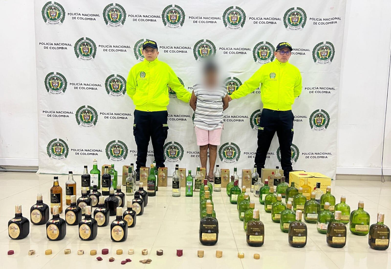 Policía desmantela fábrica de licor adulterado en Montería: una mujer fue capturada. Foto: prensa Policía.