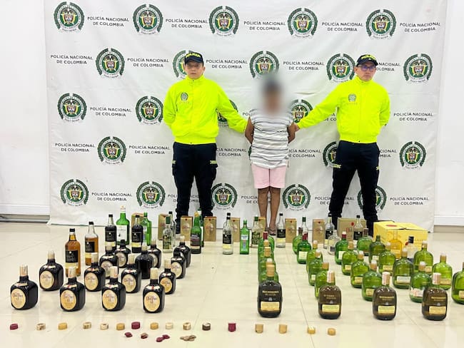 Policía desmantela fábrica de licor adulterado en Montería: una mujer fue capturada. Foto: prensa Policía.