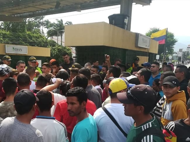 Militares desertores venezolanos en Colombia se agolpan en Frontera. Foto: Brandon Galvis / W Radio