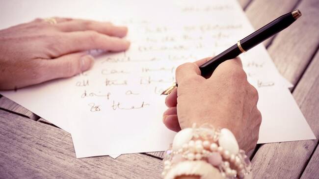 ¿A quién le gustaría enviarle un mensaje de cariño? #CartaDeAmorPara. Foto: Getty Images