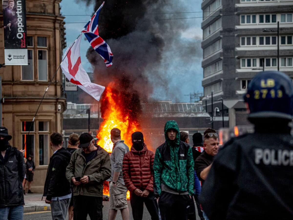 Violentos disturbios en Reino Unido: aspectos claves para entender el caos en Inglaterra