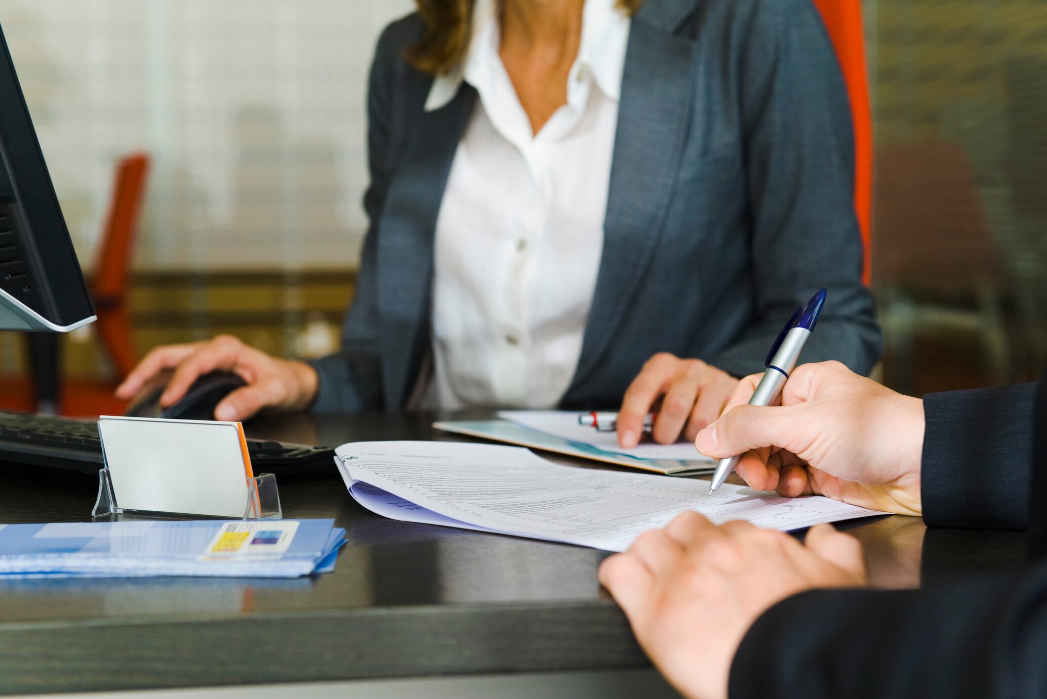 Imagen de referencia de contratos. Foto: Getty Images.