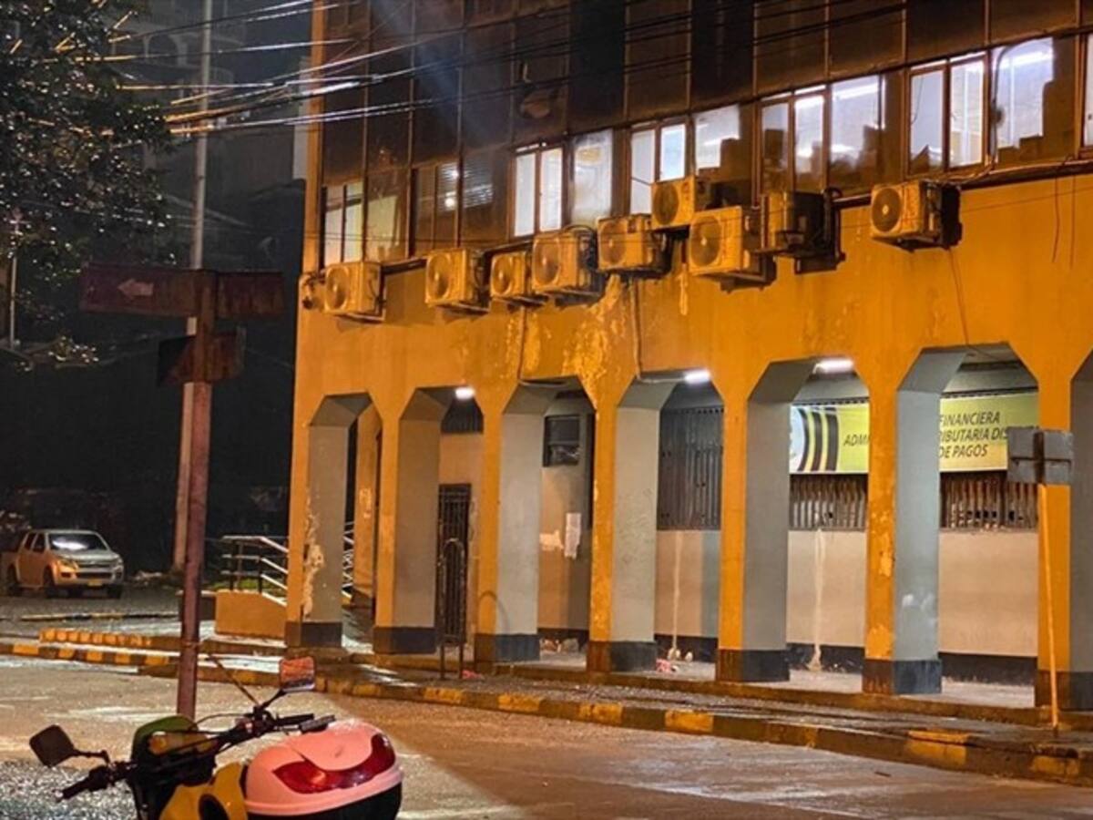 Lanzan artefacto explosivo contra Alcaldía de Buenaventura