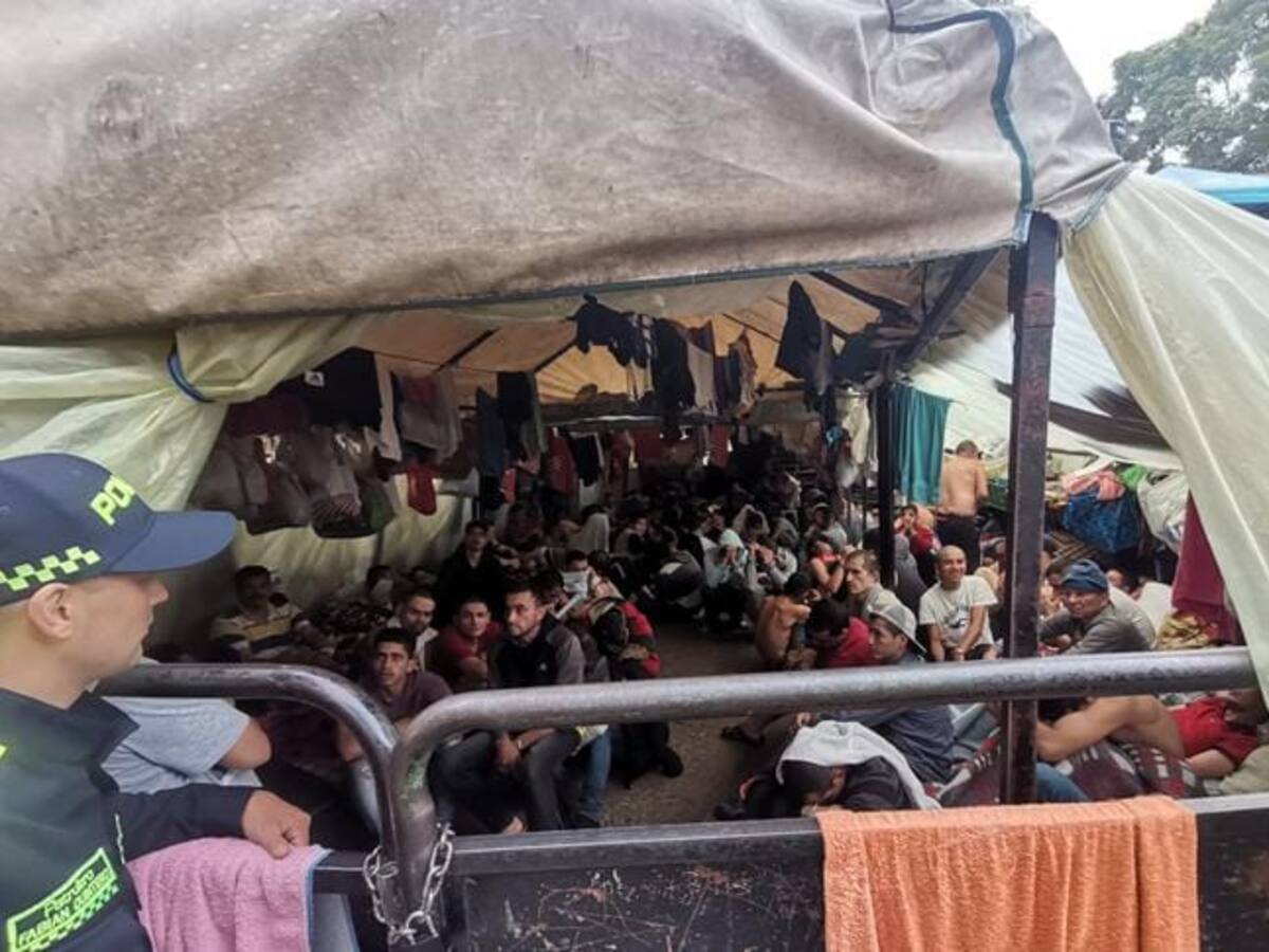 Concejal denuncia hacinamiento de hasta 700% en algunas estaciones y URI de Bogotá