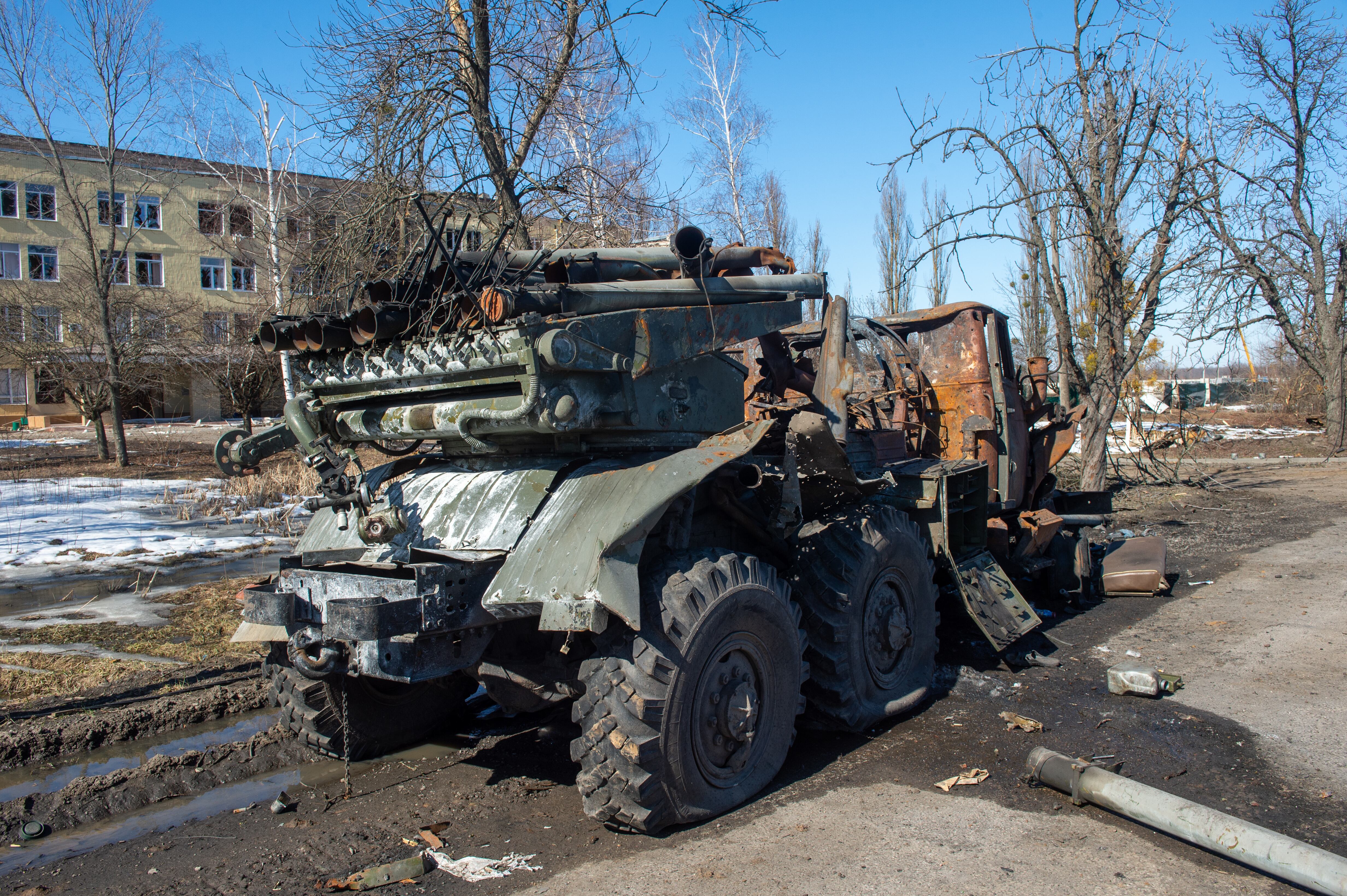 Foto de referencia de tanques militares rusos en medio de la ofensiva contra Ucrania, el 21 de marzo de 2022. (Photo by Stringer/Anadolu Agency via Getty Images)