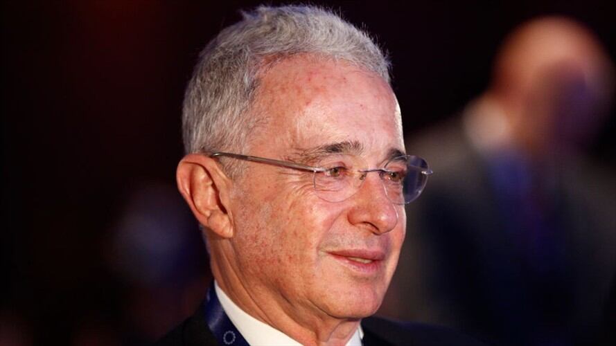 Uribe insiste en la necesidad de acabar con la JEP. Foto: Getty Images