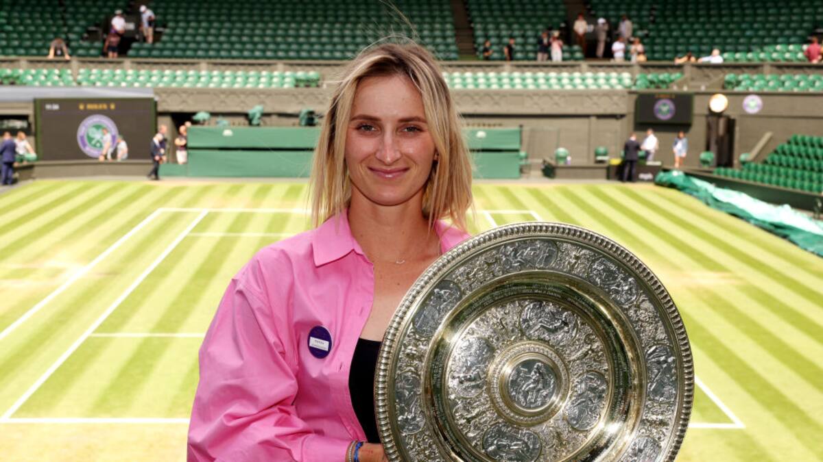 Marketa Vondrousova, campeona de Wimbledon tras derrotar a Ons Jabeur