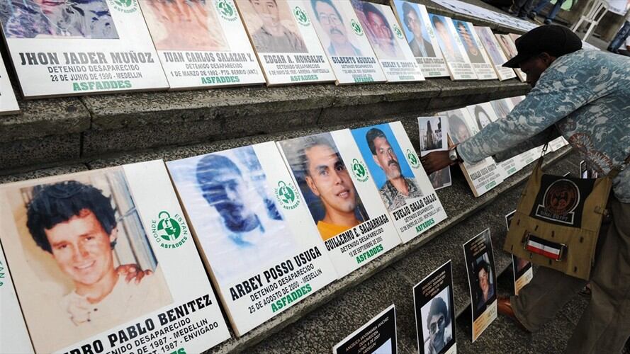 Las víctimas fueron reportadas como ‘bajas’ en combate y las armas puestas en la escena figuraban como elementos incautados. Foto: Getty Images