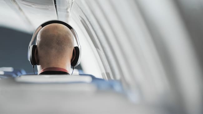 ¿Cuán probable es que exploten tus audífonos cuando escuchas música en pleno vuelo?. Foto: Getty Images