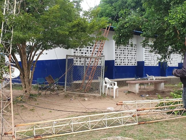 Antena de 15 metros acabó con la vida de una menor, dentro de un colegio en Cartagena