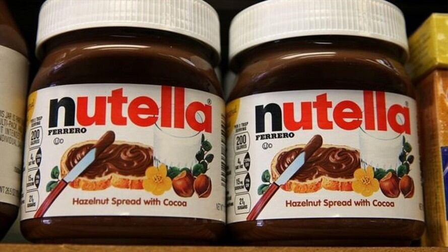 Inicialmente la Nutella se consumía como cobertura de postres, pero ahora la mayoría de sus fanáticos la unta en sus panes o tostadas, según Ferrero.. Foto: BBC Mundo