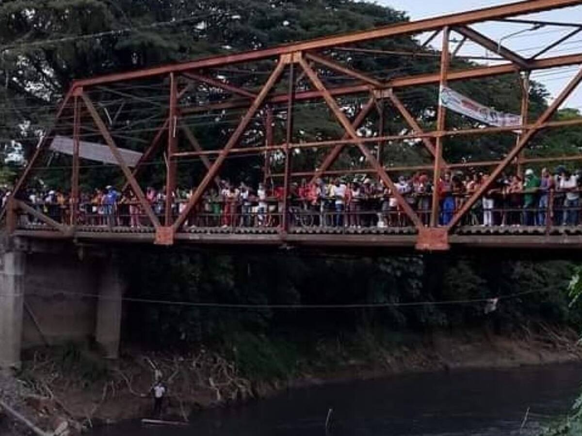 Organismos de socorro buscan los cuerpos de dos jóvenes que se ahogaron en el Cauca