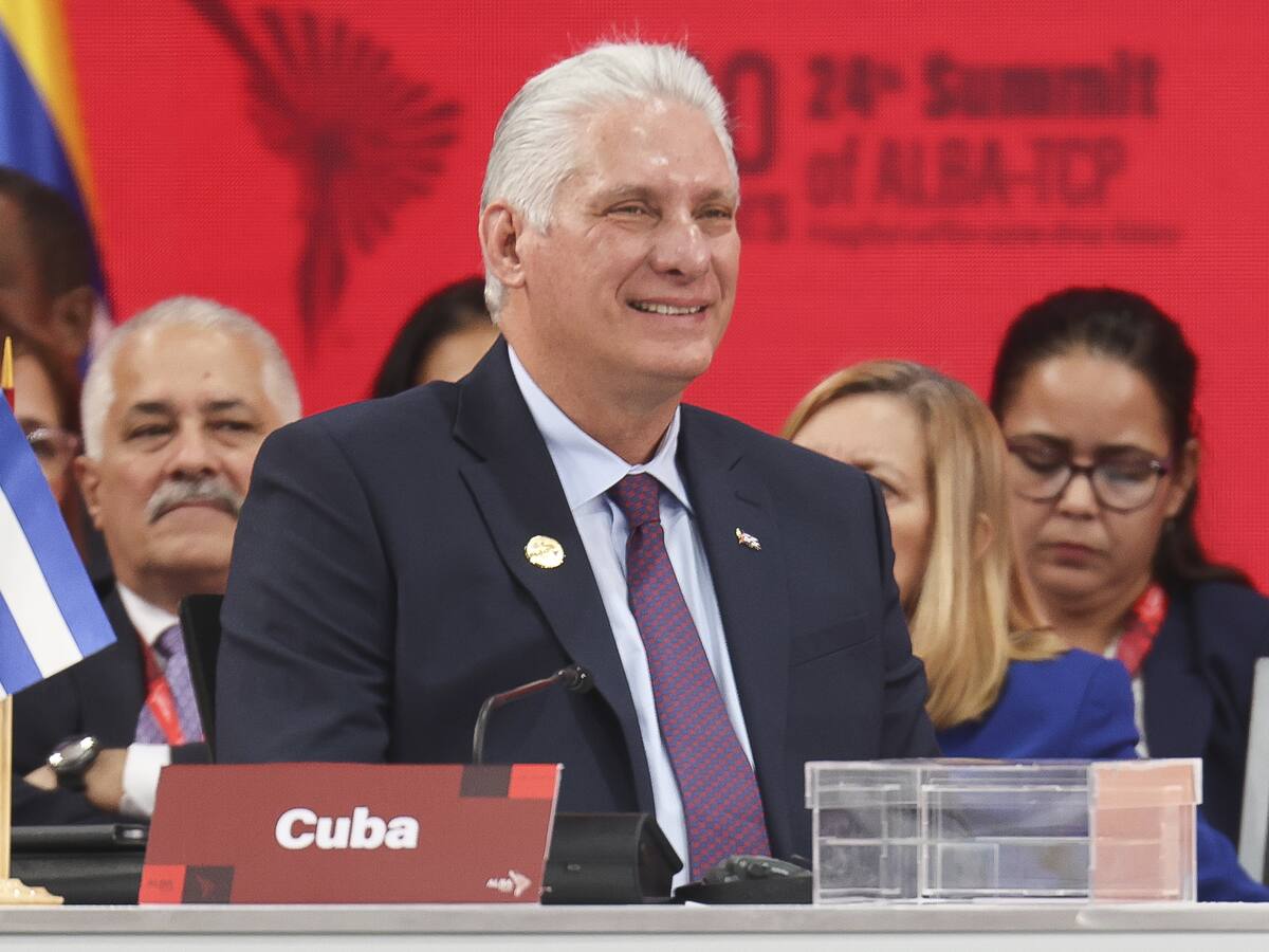 Cuba tacha de “chantaje” la amenaza de represalias de EE.UU. a Petro si no acepta a deportados