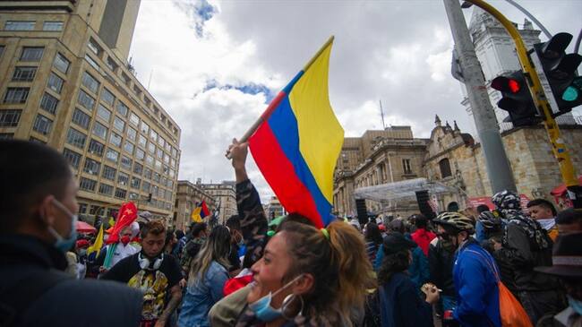 Última jornada de protestas en Bogotá dejó 13 detenidos y el asalto de una funeraria . Foto: Getty Images