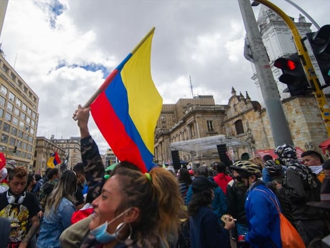 Última jornada de protestas en Bogotá dejó 13 detenidos y el asalto de una funeraria . Foto: Getty Images