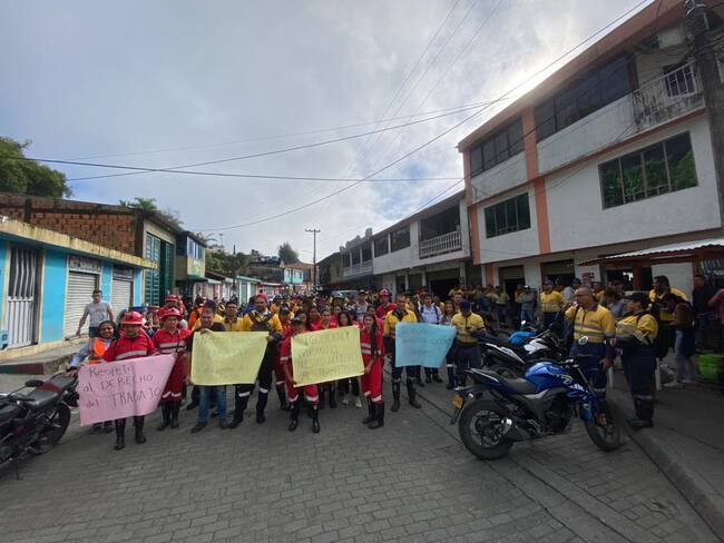 Mineros pidiendo desbloqueo laboral. Foto: Suministrada por FURA