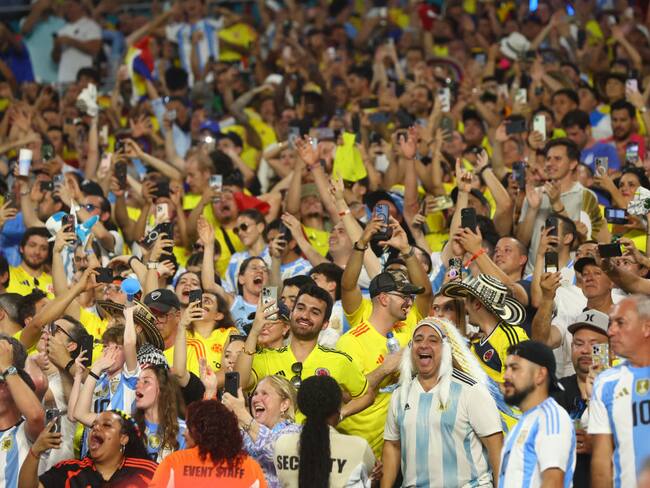 Imagen de hinchas en el interior del Hard Rock Stadium en la final de la CONMEBOL Copa América 2024. Foto: Maddie Meyer/Getty Images