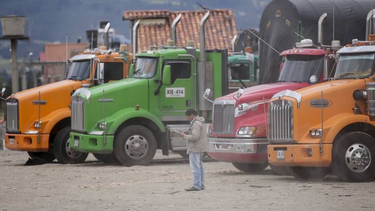 Camioneros preocupados por derrumbes, malas vías, manifestaciones y orden público