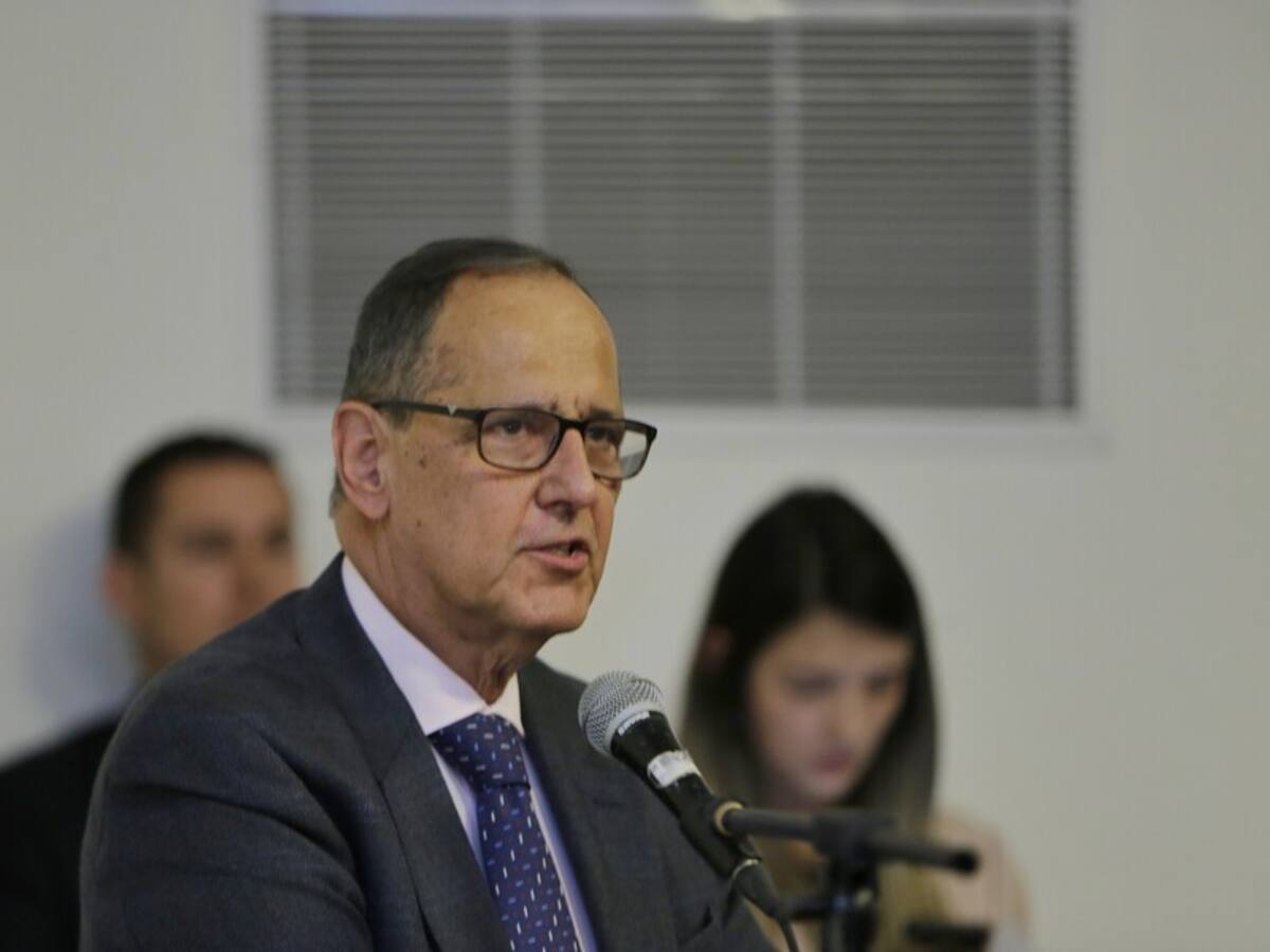 Hay que comenzar de cero y con pies de plomo este diálogo: Juan Camilo Restrepo