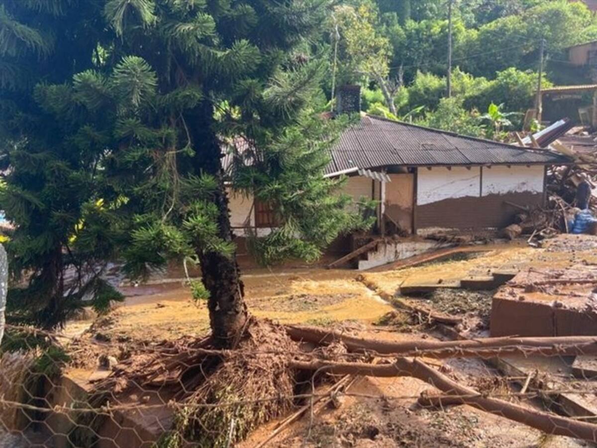 Madre e hijo mueren tras ser arrastrados por una creciente en Dagua, Valle