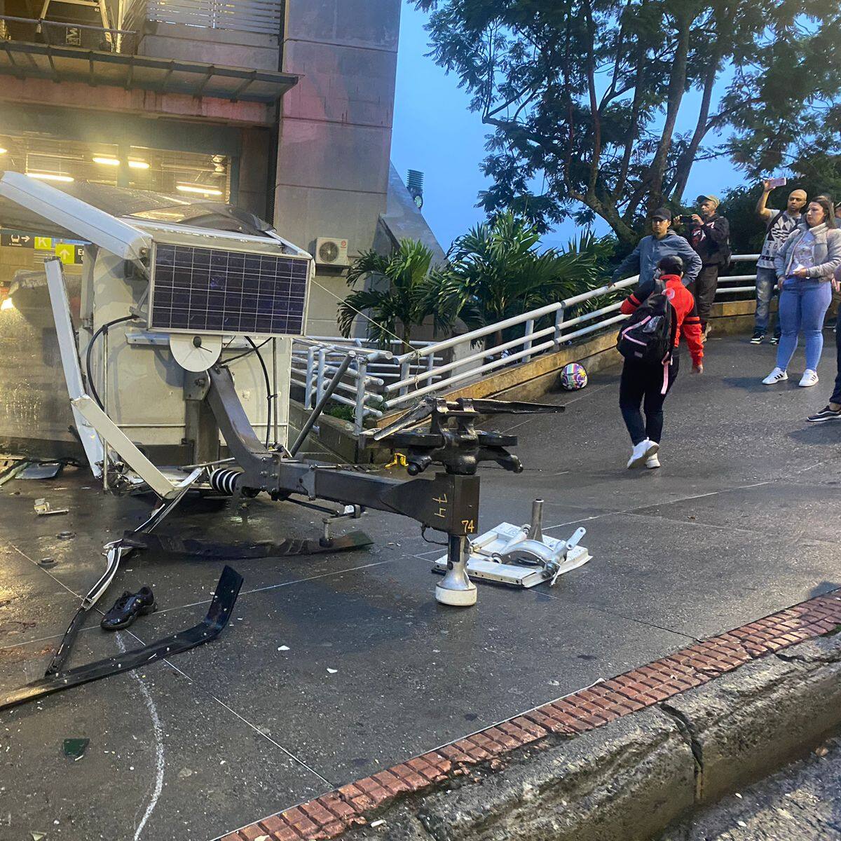 Cabina del Metrocable de Medellín se cayó: una persona murió y hay varios heridos