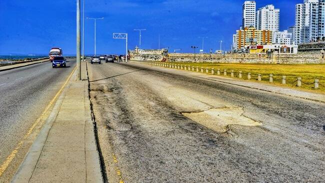 La avenida Santander, entre el mar Caribe y el Centro Histórico, es una de las vías a intervenir. Foto: Cortesía Alcaldía de Cartagena