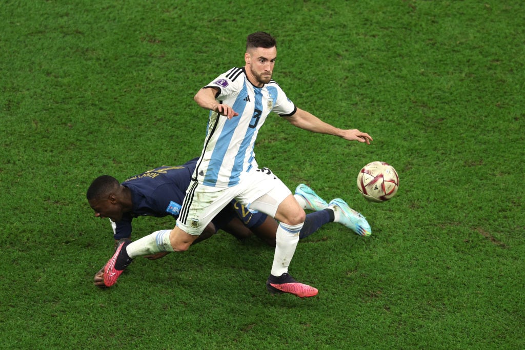 Nicolás Tagliafico y Kolo Muani, Argentina vs. Francia Mundial de Qatar 2022 final. Foto: Richard Heathcote/Getty Images