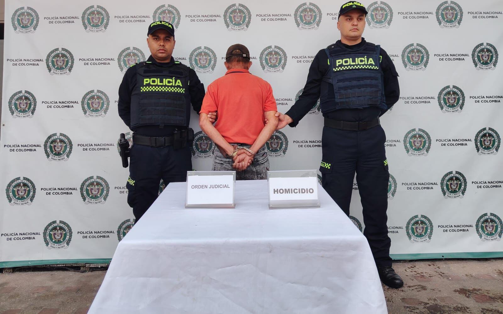 Capturado en Santa Rosa de Cabal con Circular Roja (foto: Policía Nacional)