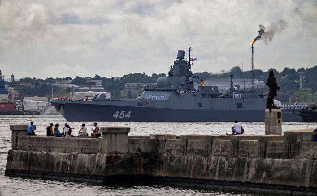 Fragata de la flota naval rusa que se encuentra en Cuba. Foto: YAMIL LAGE/AFP vía Getty Images