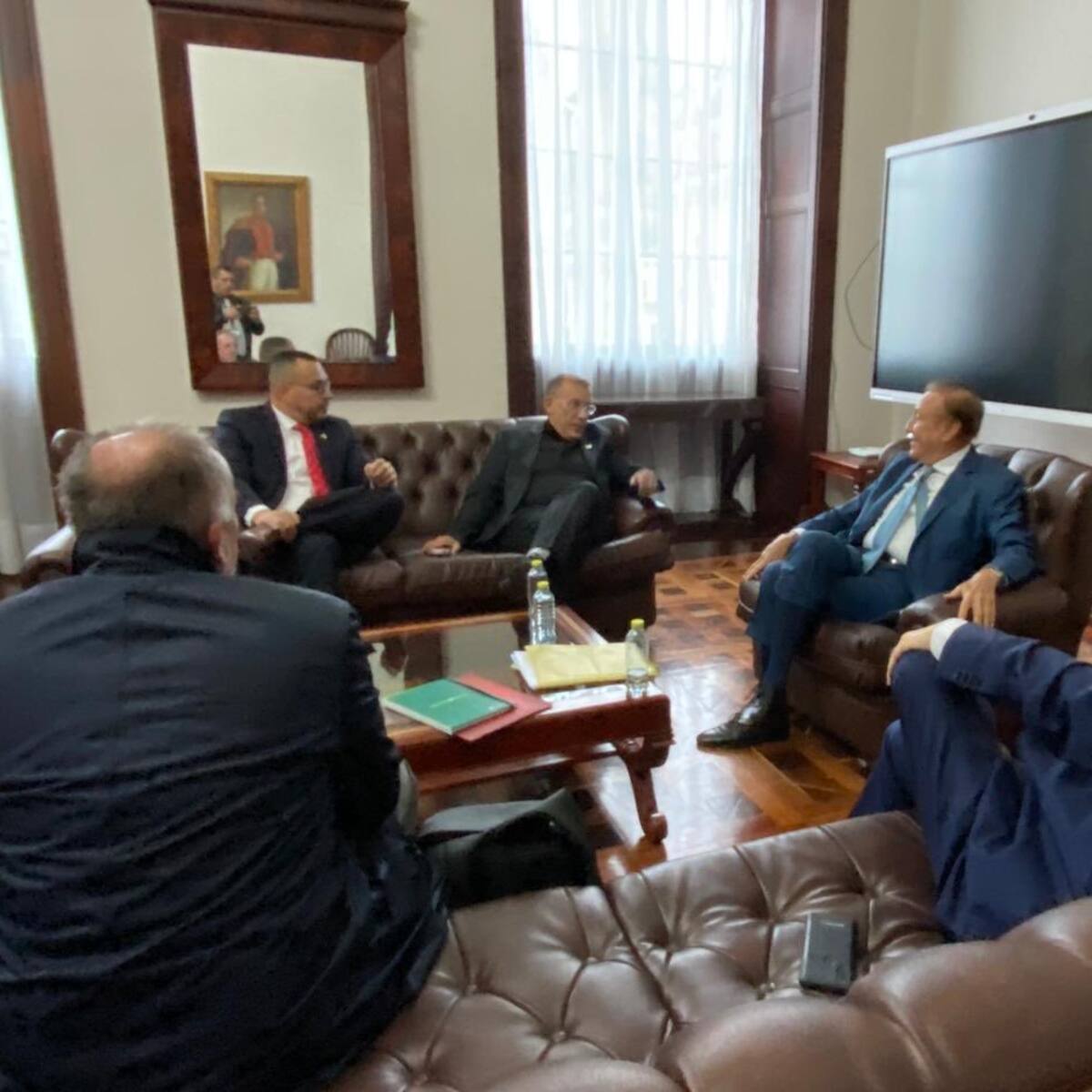 Roy Barreras pide a Rodolfo Hernández liderar comisión de proyectos anticorrupción