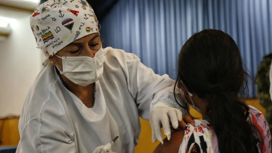 Vacunación menores de edad. Créditos: Colprensa