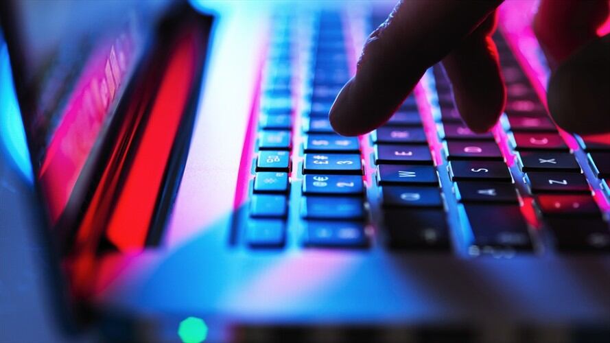 Alentamos el uso del internet en los temas de educación, telemedicina y trabajo en las horas pico. Foto: Getty Images