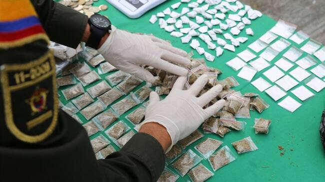 En menos de una semana se practicaron 14 diligencias de allanamiento en Palestina y Neira, que permitieron la incautación de más de 2.000 dosis de estupefacientes. Foto: Policía Nacional