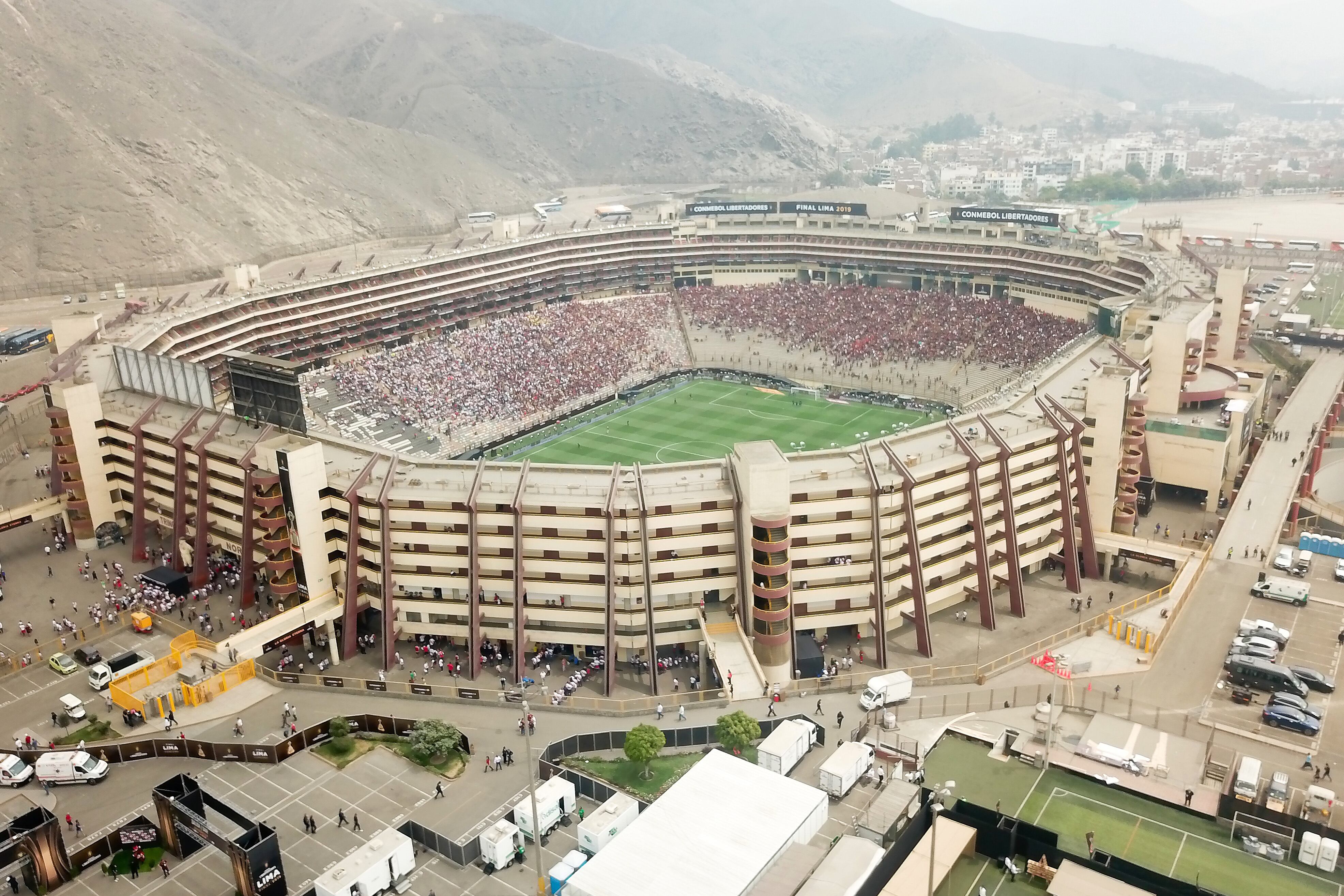 Vista aérea del Estadio Monumental previo al partido final de la Copa CONMEBOL Libertadores 2019 entre Flamengo y River Plate en el Estadio Monumental el 23 de noviembre de 2019 en Lima, Perú. (Foto de Marcos Reategui/Getty Images)