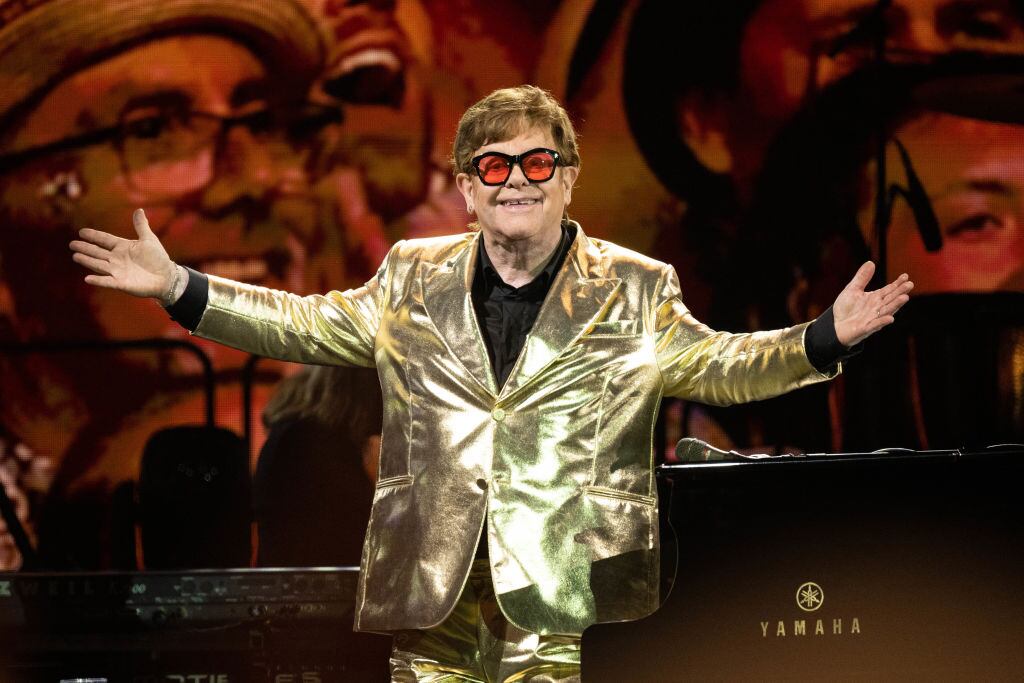 El cantautor Elton John durante su presentación en el festival Glastonbury, su último concierto en el Reino Unido. Foto: Harry Durrant/Getty Images