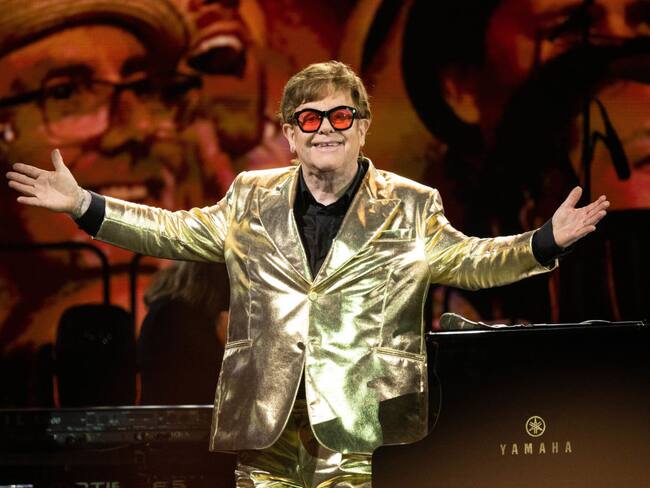 El cantautor Elton John durante su presentación en el festival Glastonbury, su último concierto en el Reino Unido. Foto: Harry Durrant/Getty Images