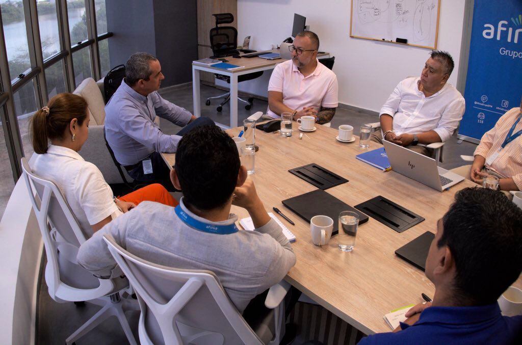 Equipo de la Contraloría de Medellín en auditoría de AFINIA. Foto: cortesía Prensa Contraloría de Medellín